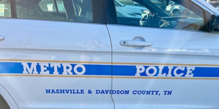 Man killed in rollover crash on I-40 in Nashville