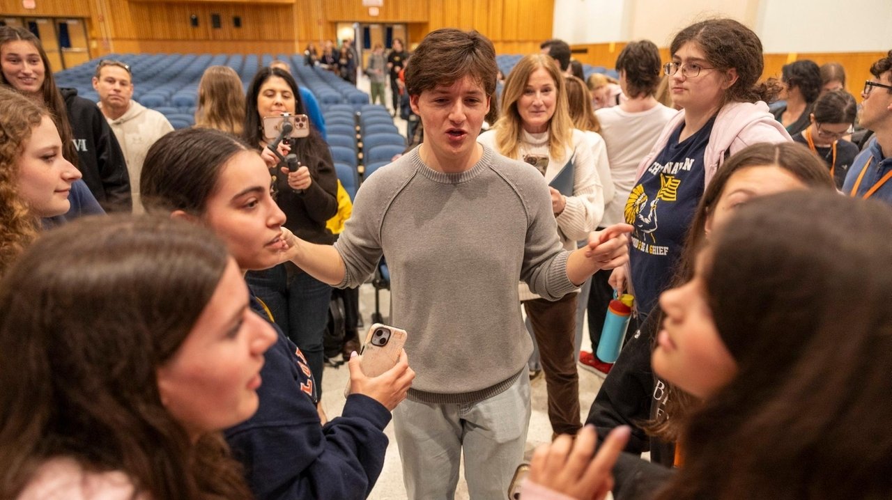 Massapequa Park's Jesse Findling back to school ahead of 'American Idol' spot