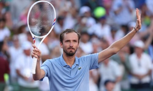 Medvedev vence Alcaraz e enfrenta Sinner na final de Indian Wells