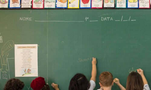 Meta de alfabetização é superada, mas desafio persiste - 24/03/2026 - Educação