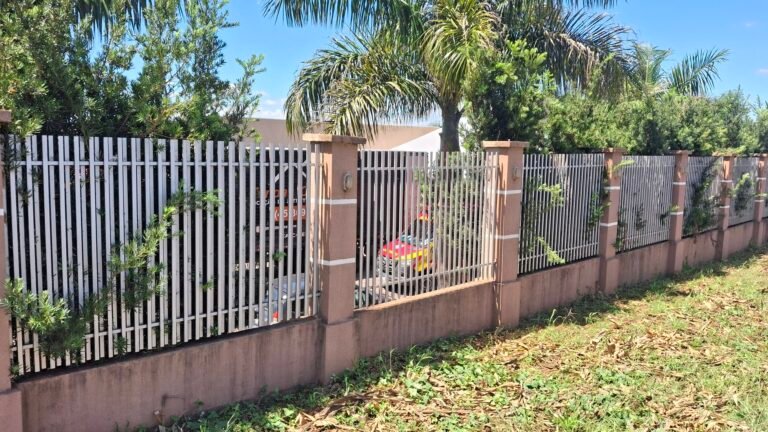 Montando tenda em chácara, trabalhador sofre queda de 3 metros e é socorrido pelo Siate