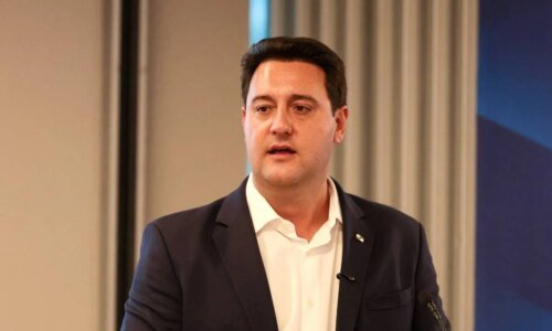 PL chama Ratinho Junior para vice em chapa de Flávio Bolsonaro