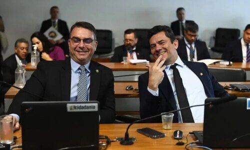 PL garante palanque para Flávio ao confirmar apoio a Moro no Paraná