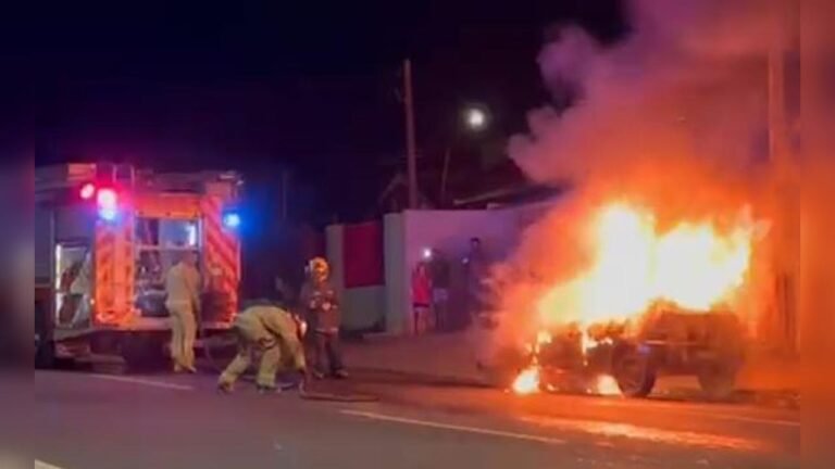 Polícia Militar identifica carro incendiado como sendo o usado em arrombamento de farmácia horas antes