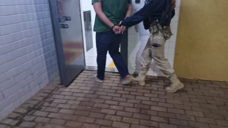 Polícia Rodoviária Federal prende dupla acusada de estelionato contra idosos no Paraná