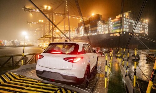 Porto de Paranaguá bate recorde de chegada de carros elétricos