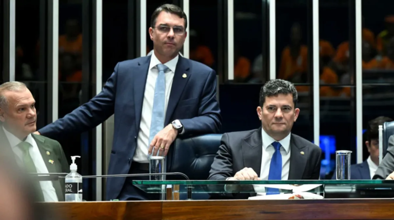Prefeitos do PL no Paraná articulam saída após chegada de Moro