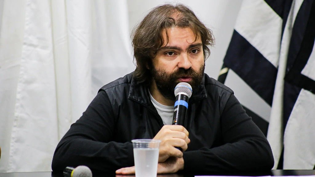 Presidente do Botafogo social responde torcedor, explica silêncio e fala sobre briga na SAF: ‘Os gringos querem tomar tudo’