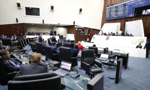 Reajuste de 5% para servidores do Paraná é aprovado na Alep