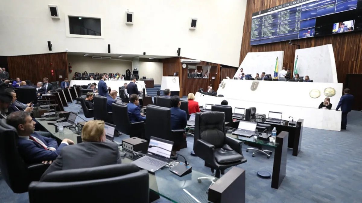 Reajuste de 5% para servidores do Paraná é aprovado na Alep