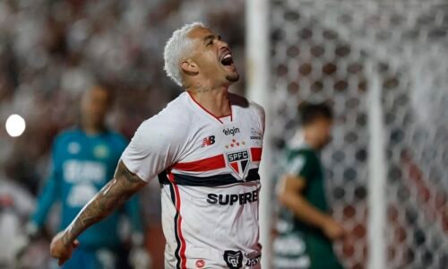 São Paulo vence Chapecoense e assume liderança isolada do Brasileiro