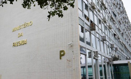 Tesouro faz maior intervenção nos juros em mais de 10 anos - 17/03/2026 - Economia
