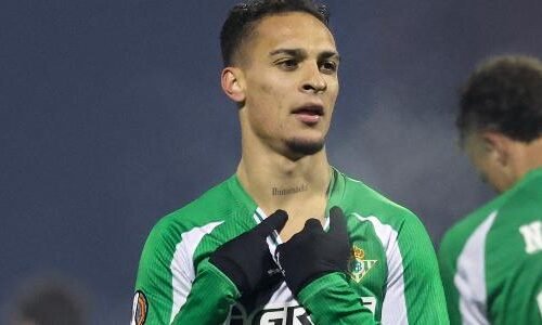 Antony celebra gol do Betis sobre o Dínamo Zagreb em jogo da Liga Europa