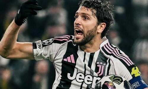Locatelli comemora gol marcado pela Juventus contra o Galatasaray na partida de volta dos playoffs da Liga dos Campeões