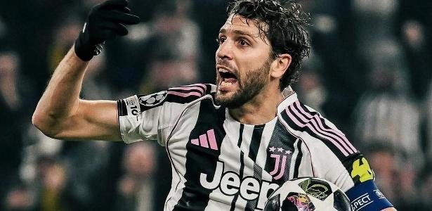 Locatelli comemora gol marcado pela Juventus contra o Galatasaray na partida de volta dos playoffs da Liga dos Campeões