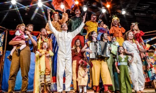 Três gerações se unem para contar histórias de arte e circo