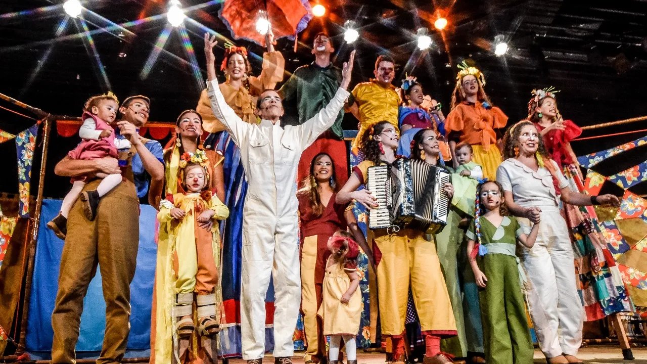 Três gerações se unem para contar histórias de arte e circo