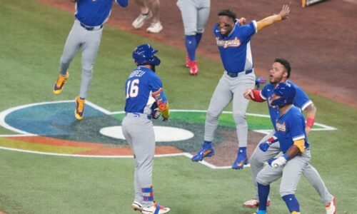 Venezuela rallies to stun Japan, advances to WBC semifinals