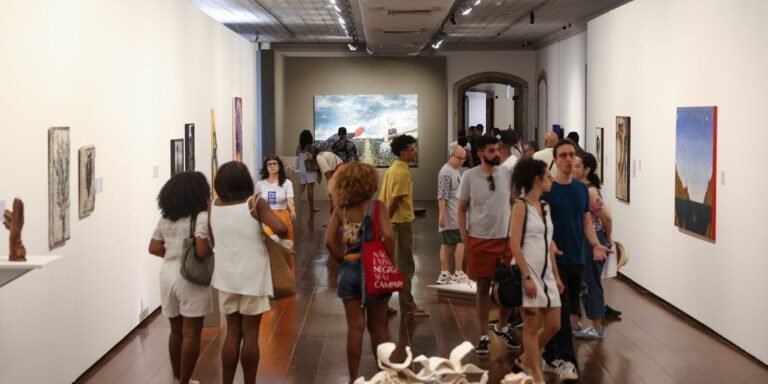 palácio sede do Império recebe exposição de mais de 100 artistas