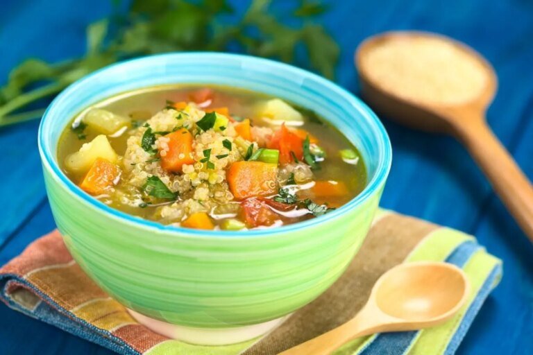 10 sopas ricas em proteínas para começar a semana