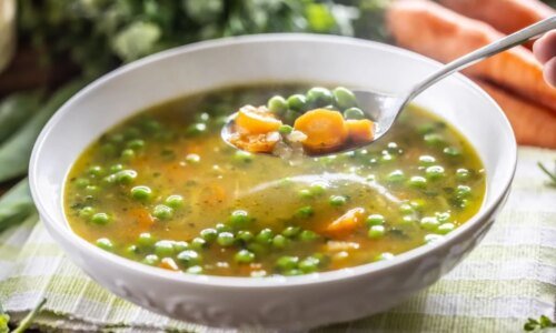 10 sopas ricas em proteínas para manter a dieta em dias frios