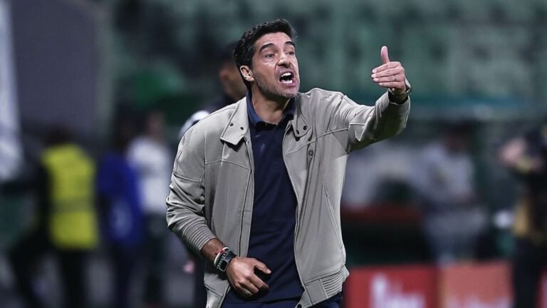 Abel Ferreira responde sobre 'lei do silêncio' no Palmeiras, lamenta lesão de Vitor Roque e fala de Barboza