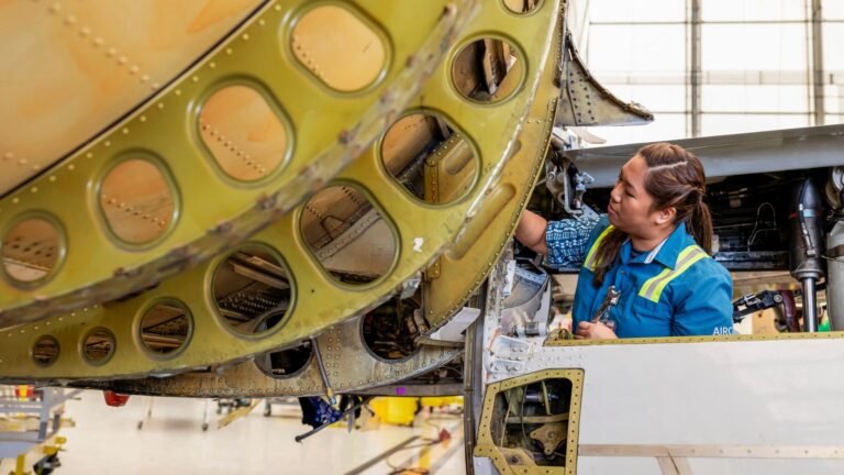 Alaska Airlines expands Military Technician Transition Program to include new civilian career pathways at Hawaiian Airlines