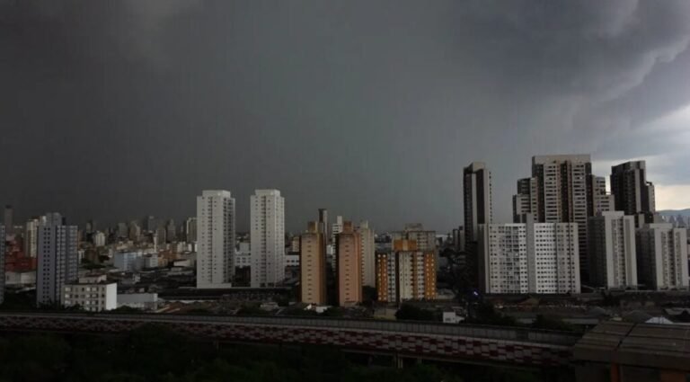 Alerta de tempestades e chuvas intensas atinge 24 Estados