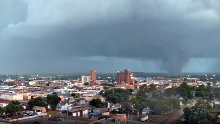 Almost 27 million Americans on alert for severe weather outbreak in Plains