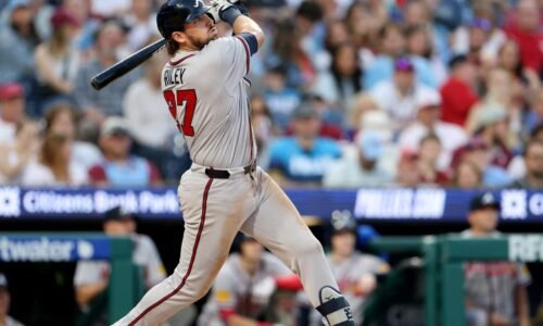 Austin Riley heating up with 2 opposite-field homers