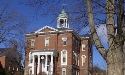 Bates College under shelter in place due to armed man near campus