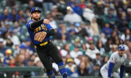 Brendan Donovan exits Mariners game vs. Rangers with injury