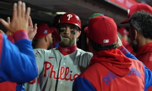 Bryce Harper has three-hit night in series opener vs. Giants
