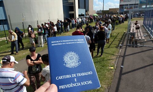 Carteira de Trabalho assinada lidera preferência de brasileiros