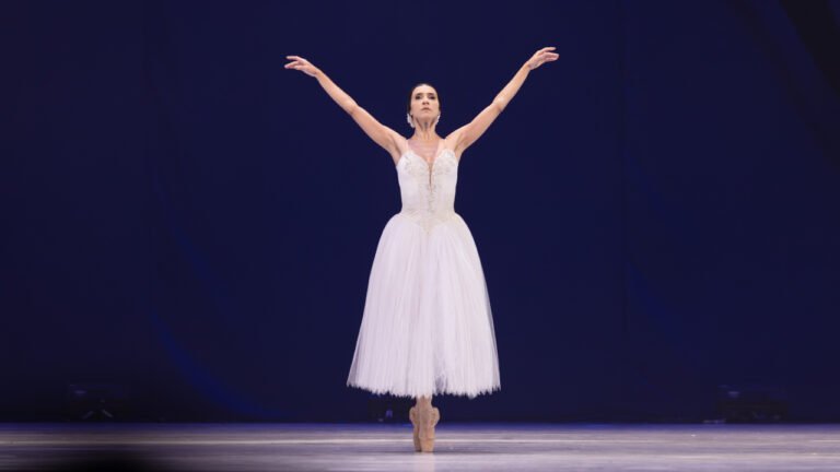 Com Ana Botafogo, Teatro Guaíra tem apresentações do ballet clássico "Giselle"