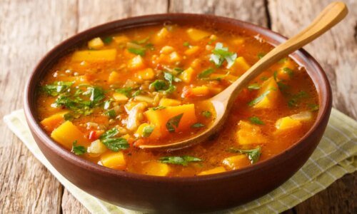 Como fazer sopas deliciosas com o mínimo de ingredientes: dica de chef