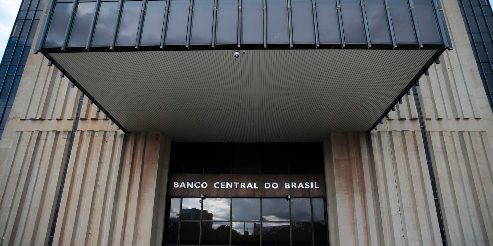Copom decide Selic em meio a guerra e inflação acelerando