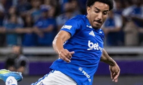 Cruzeiro supera vaias a goleiro e vence o Bragantino de virada