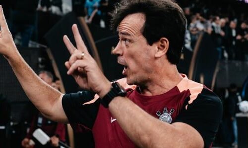 Fernando Diniz, técnico do Corinthians, durante vitória sobre o Independiente Santa Fé (COL), na Libertadores