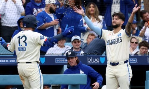 Dodgers score 12 runs to end Cubs' winning streak