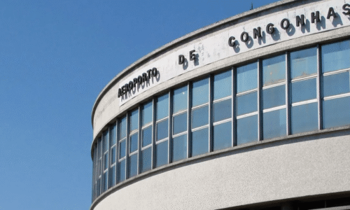 Espaço aéreo de SP é fechado após falha elétrica em controle de tráfego