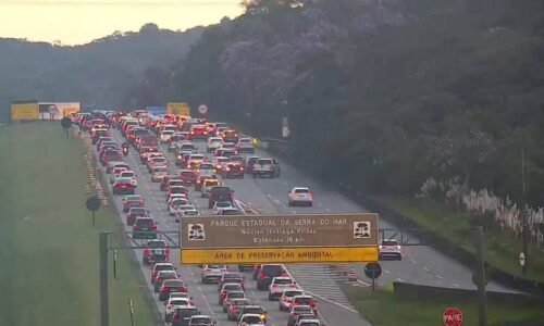 Estradas complicam na saída para o feriado de Tiradentes - 17/04/2026 - Cotidiano