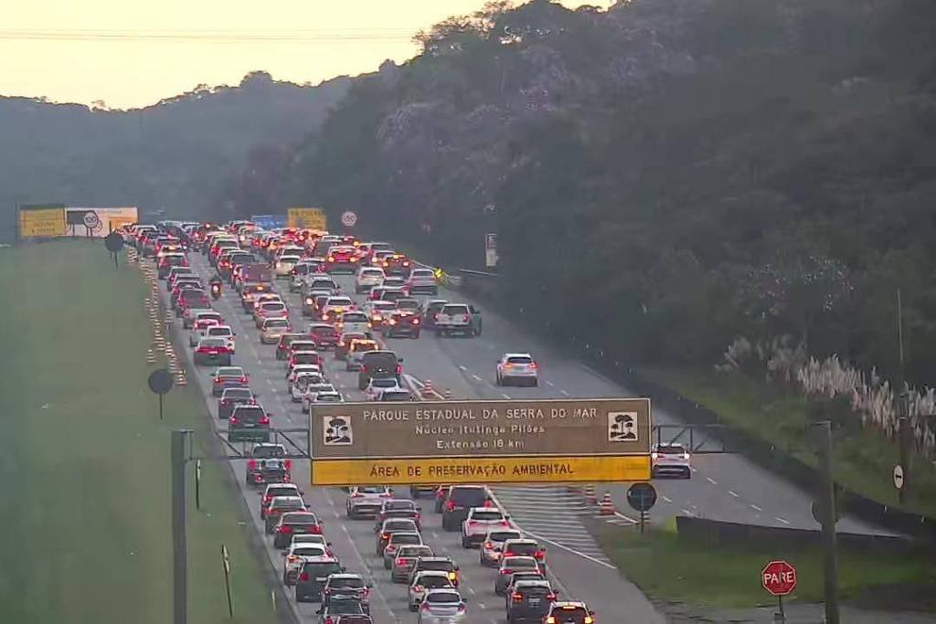 Estradas complicam na saída para o feriado de Tiradentes - 17/04/2026 - Cotidiano