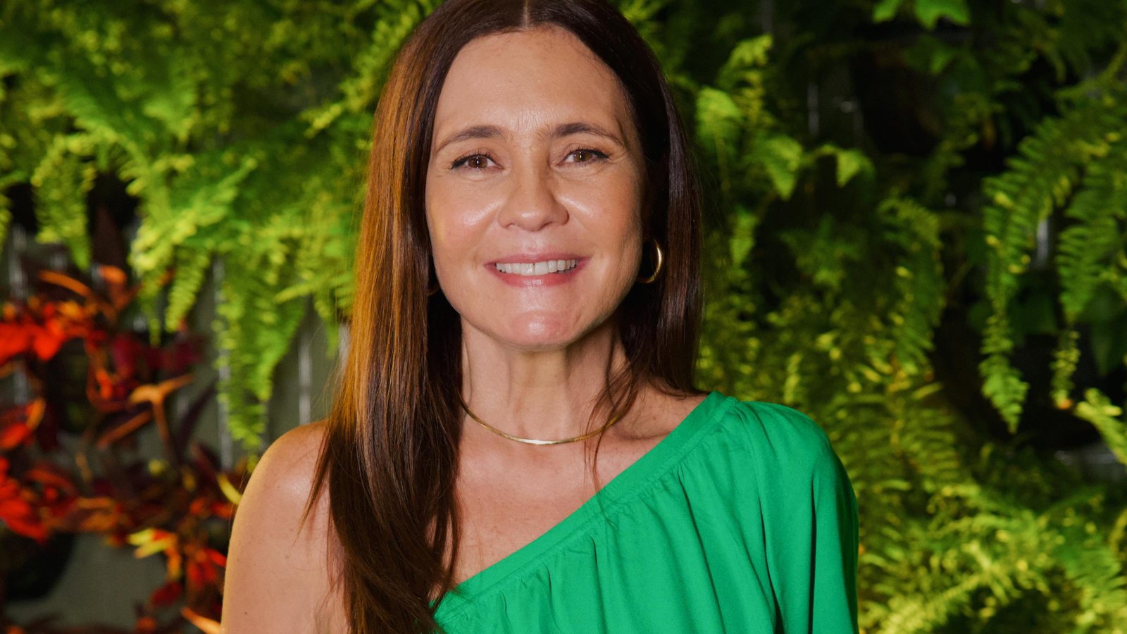Exclusivo: Adriana Esteves faz confissão sobre possível sequência de “Avenida Brasil” e diz por que não assiste a reprises