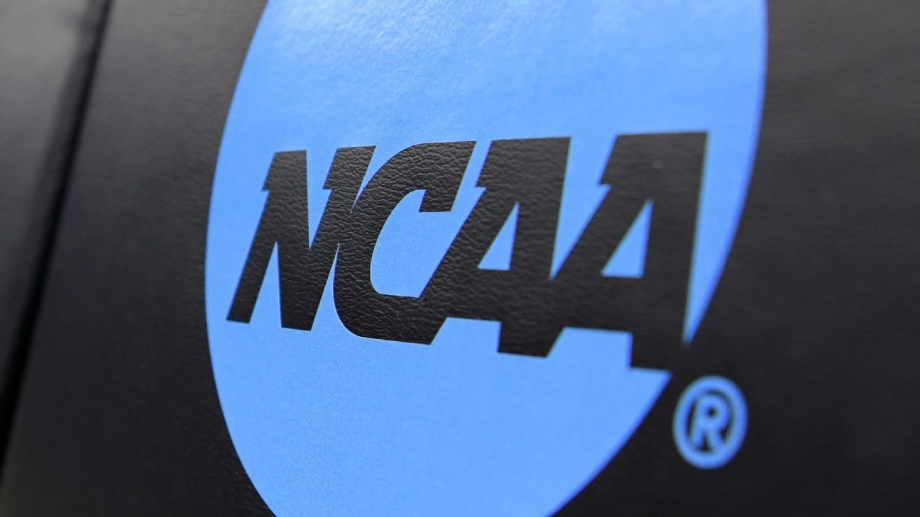Executive order aims to limit NCAA athletes to 5 years, 1 transfer