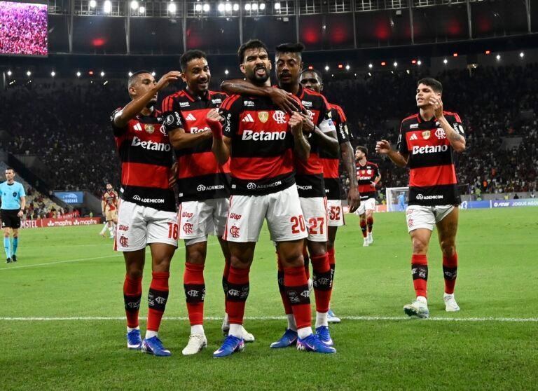 Flamengo mantém atitude, domina Medellín e tem padrão com Jardim