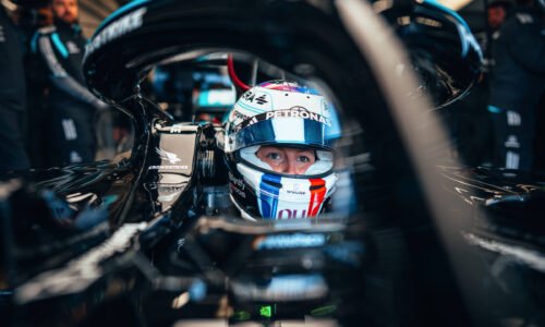 Francesa é 1ª mulher a pilotar carro F1 da Mercedes - 18/04/2026 - Esporte
