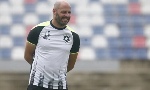 Franclim Carvalho chegará ao Botafogo com dois auxiliares, preparadores físico e de goleiros e deve estrear contra o Caracas; saiba os nomes