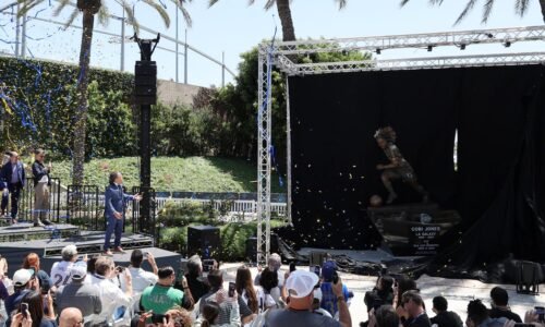 Galaxy legend Cobi Jones honored with statue outside Dignity Health Sports Park