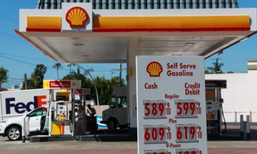Gasoline prices could drop, following drop in crude oil : NPR